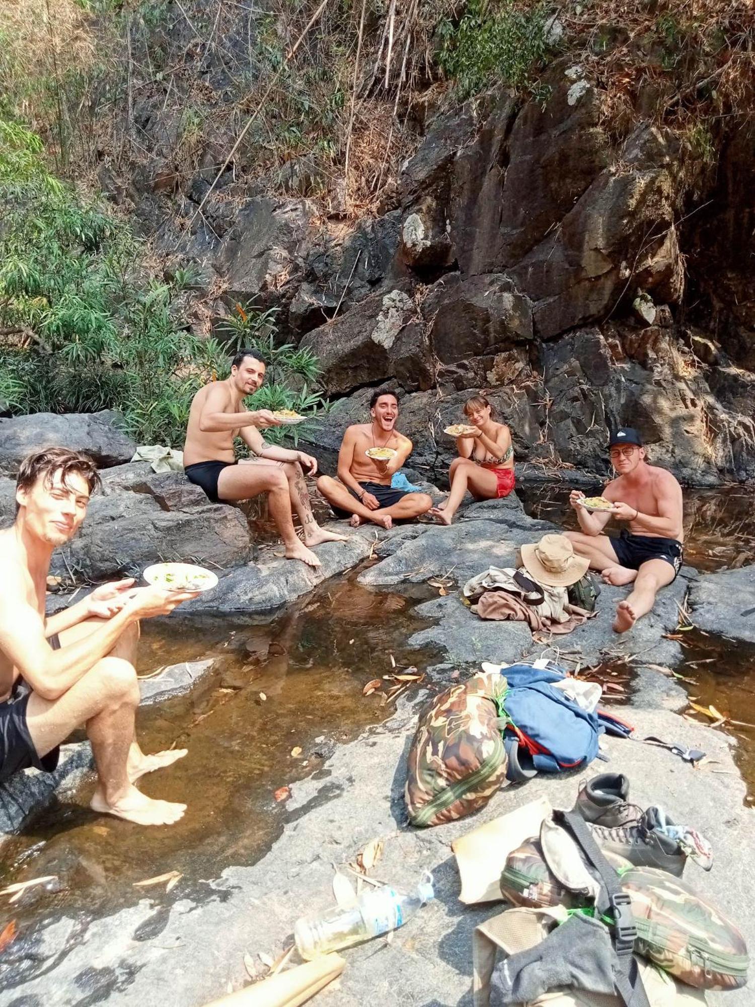 Bee Bee'S Chalets Home Stay And Trekking Banlung 外观 照片