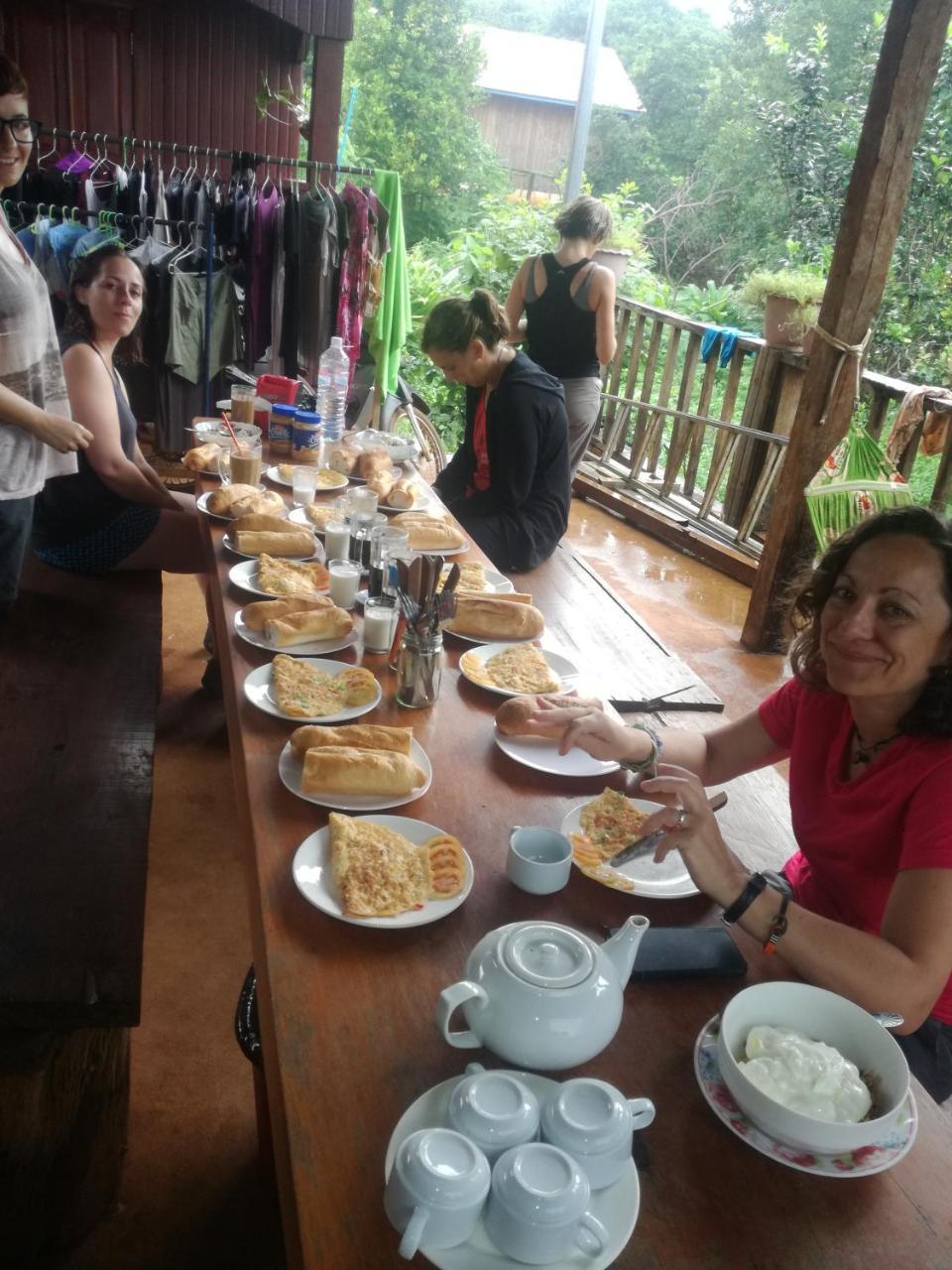 Bee Bee'S Chalets Home Stay And Trekking Banlung 外观 照片